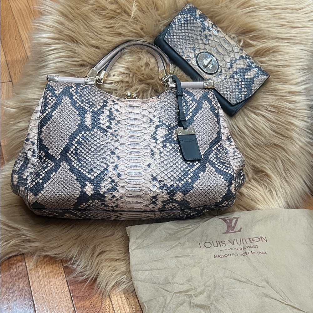 Pre-loved 😍COACH BUNDLE & LV DUST BAG! - Picture 4 of 17